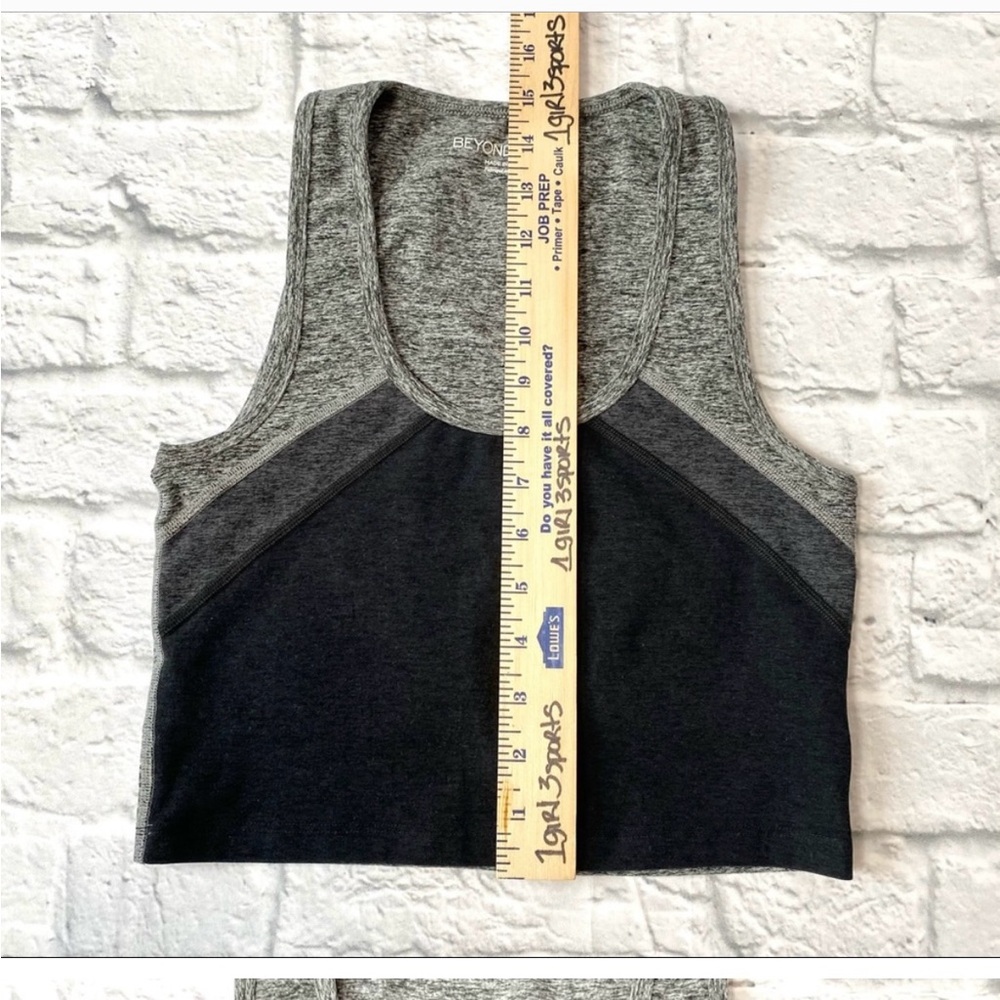 Beyond Yoga crop top sports bra small
